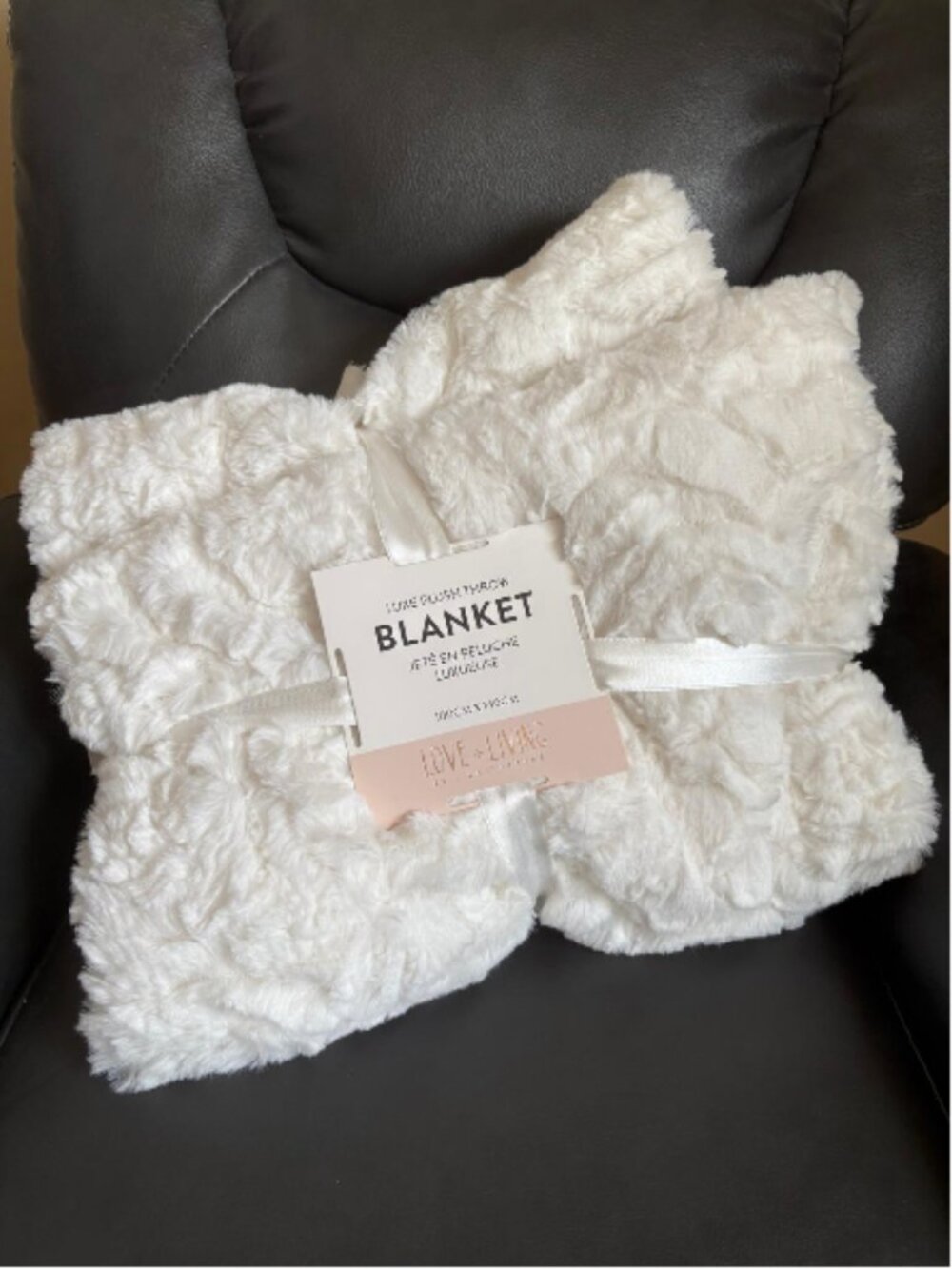 NWT White Luxe Plush Throw Blanket from Love and Living